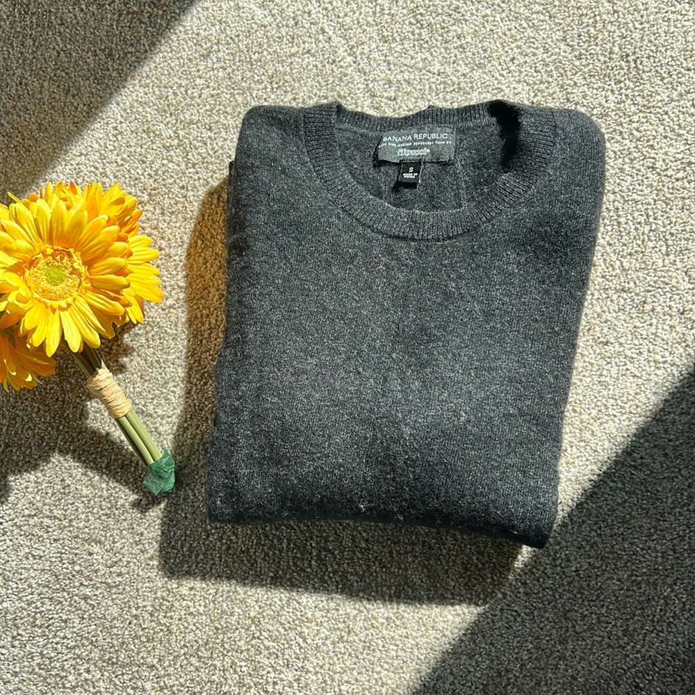 Banana Republic filpucci soft dark gray sweater
